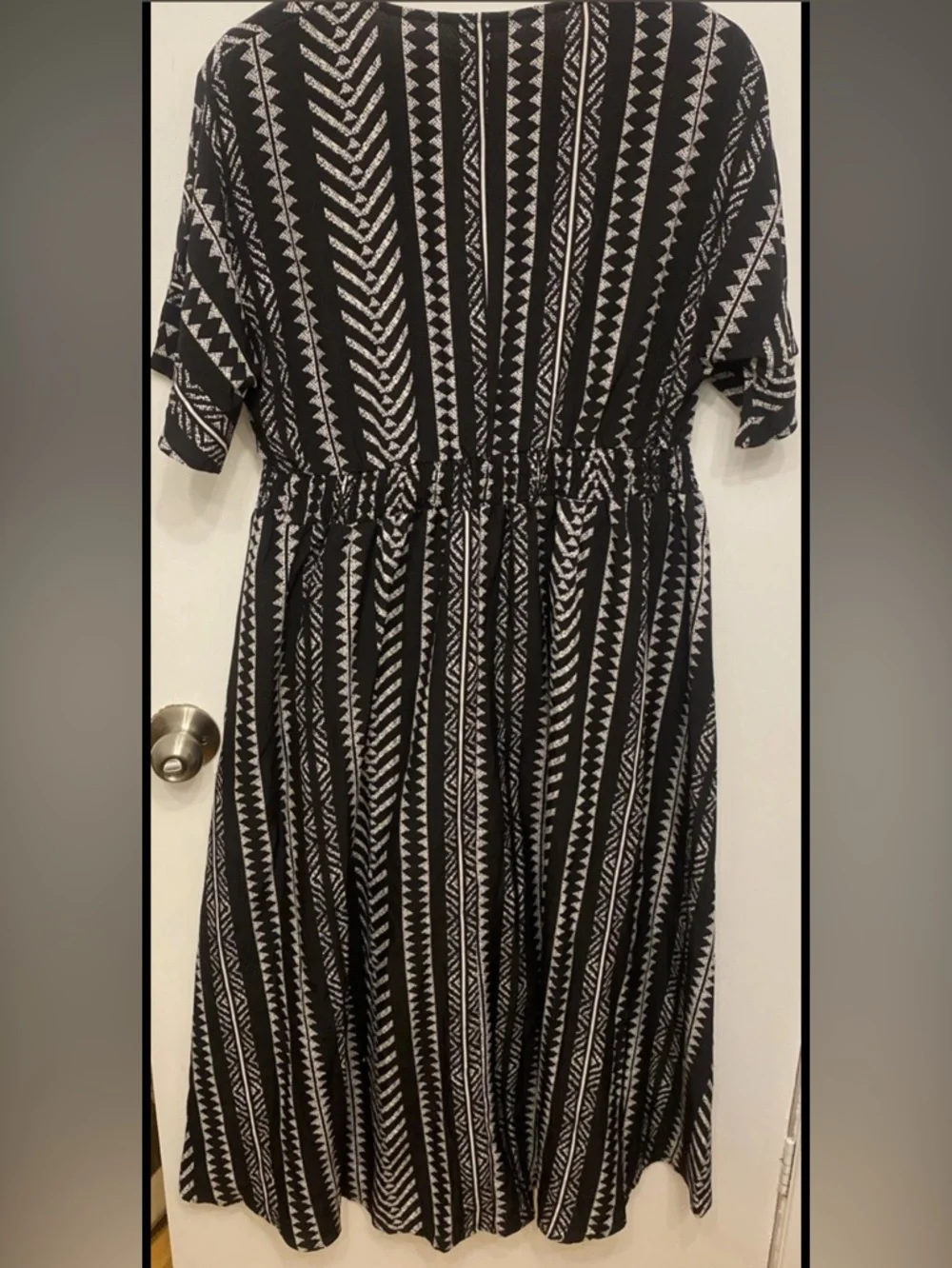 BloomChic Black and White Geometric V-Neck Dress - Picture 7 of 7